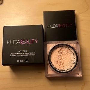 Huda beauty easy bake loose baking & setting powder